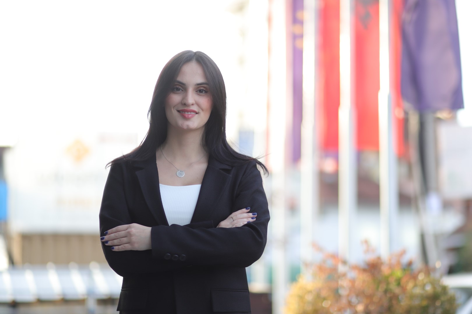 Studentja e Shkencave Politike në UBT, Furtuna Gubetini është punësuar në cilësinë e koordinatores në Fakultetin e Infermierisë