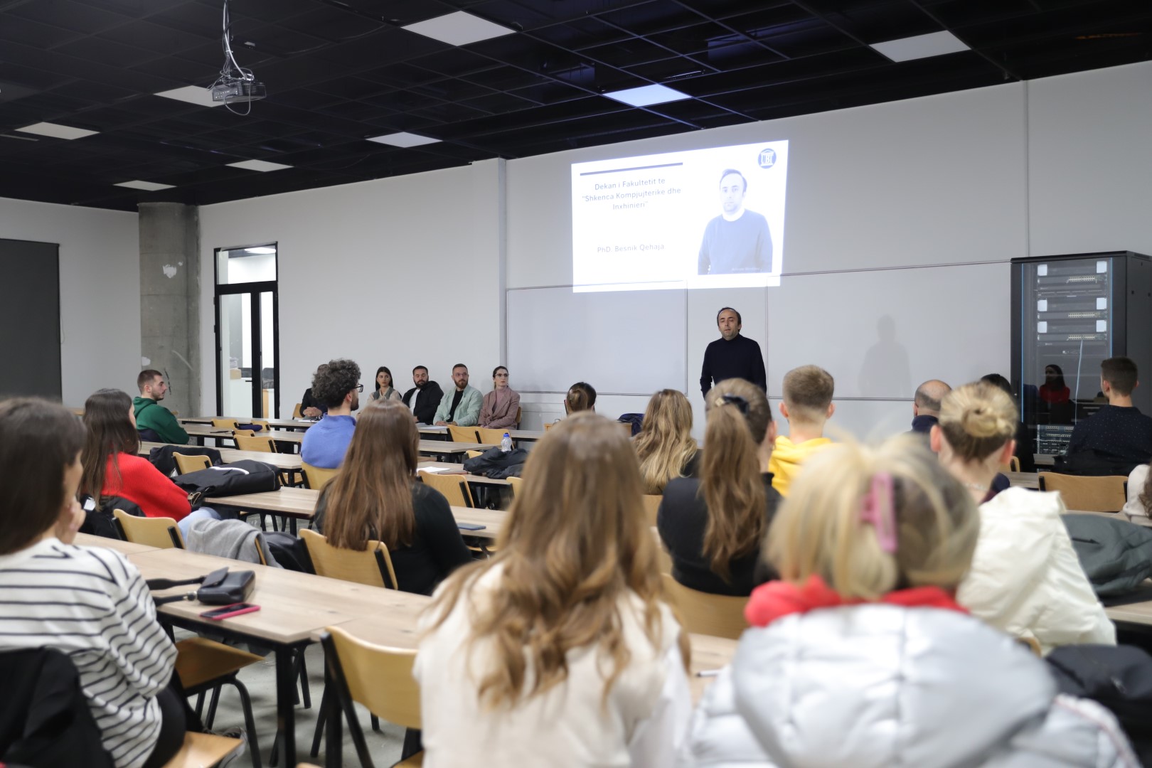 Studentët e rinj të nivelit master të Shkencave Kompjuterike dhe Inxhinierisë u mirëpritën në UBT