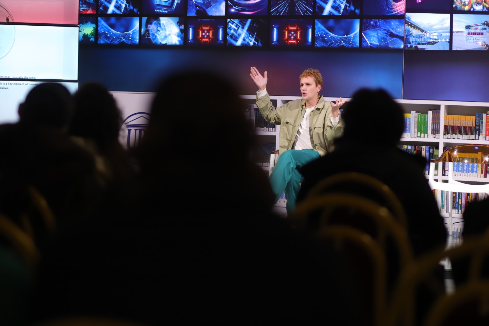 Dardan Zhegrova ndau përvojën e tij me studentët e Dizajnit të Integruar në UBT