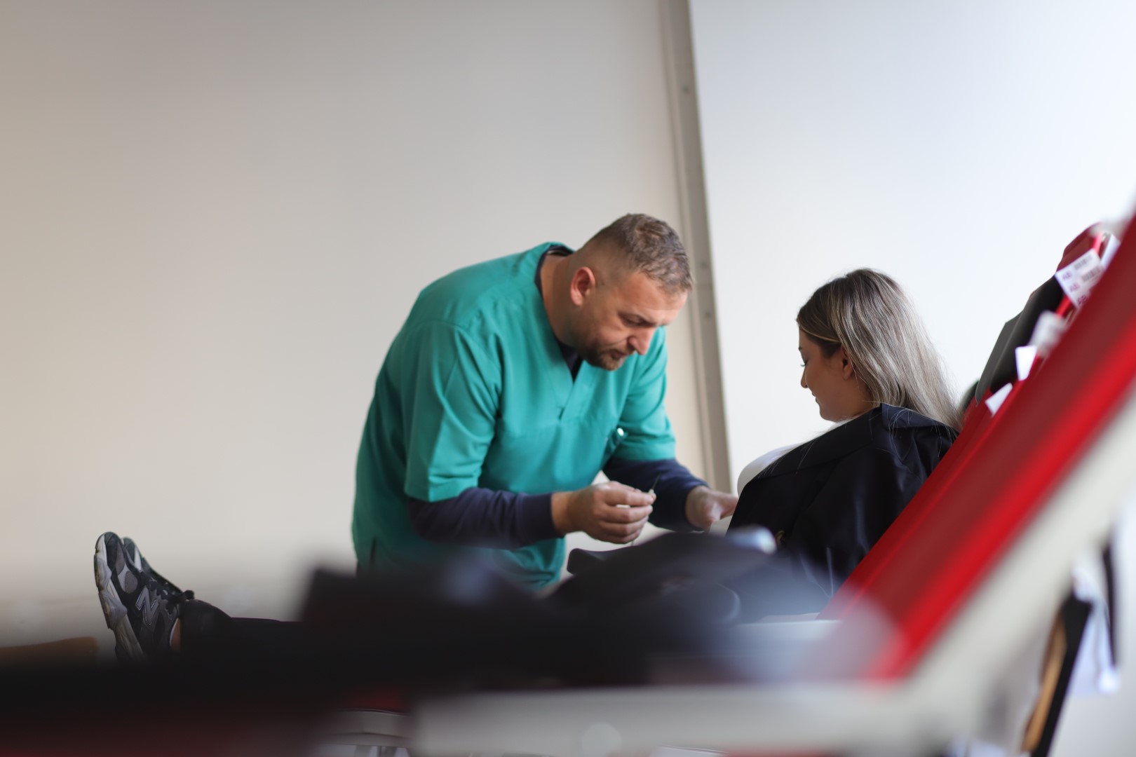 Studentët dhe stafi i UBT-së i bashkohen aksionit “Dhuro gjak, shpëto një jetë”