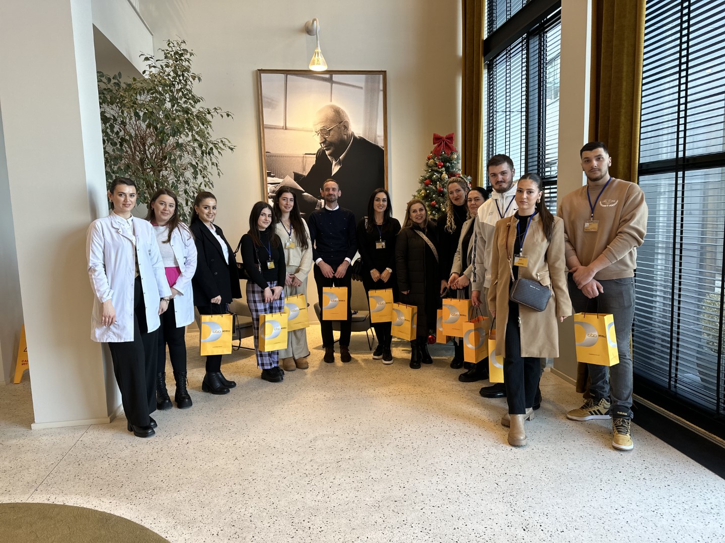 Studentët e Menaxhmentit, Biznesit dhe Ekonomisë dhe të Administrim Biznesit realizuan një vizitë studimorë në Fabrikën Prince Caffe në Pejë