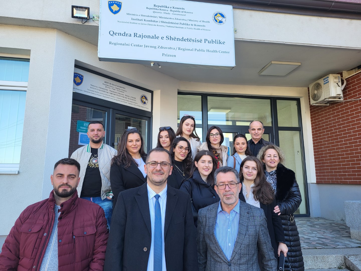 Studentët e Shëndetit Publik dhe Menaxhimit në UBT vizituan Qendrën Rajonale të Shëndetit Publik në Prizren