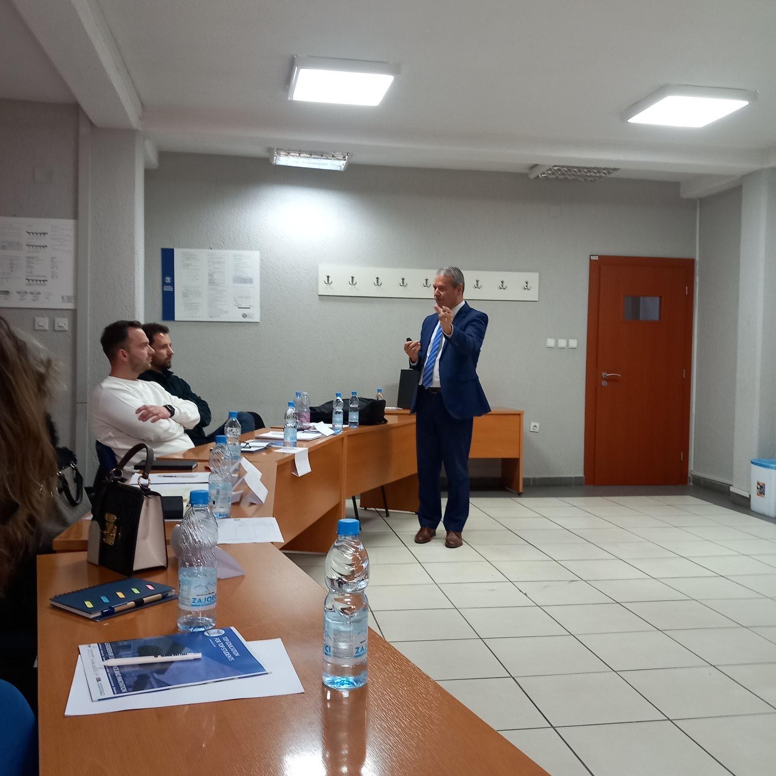 Biznesi si sistem i pathyeshëm – trajnimi i radhës që u organizua nga Departamenti për Edukim dhe Zhvillim Profesional në UBT