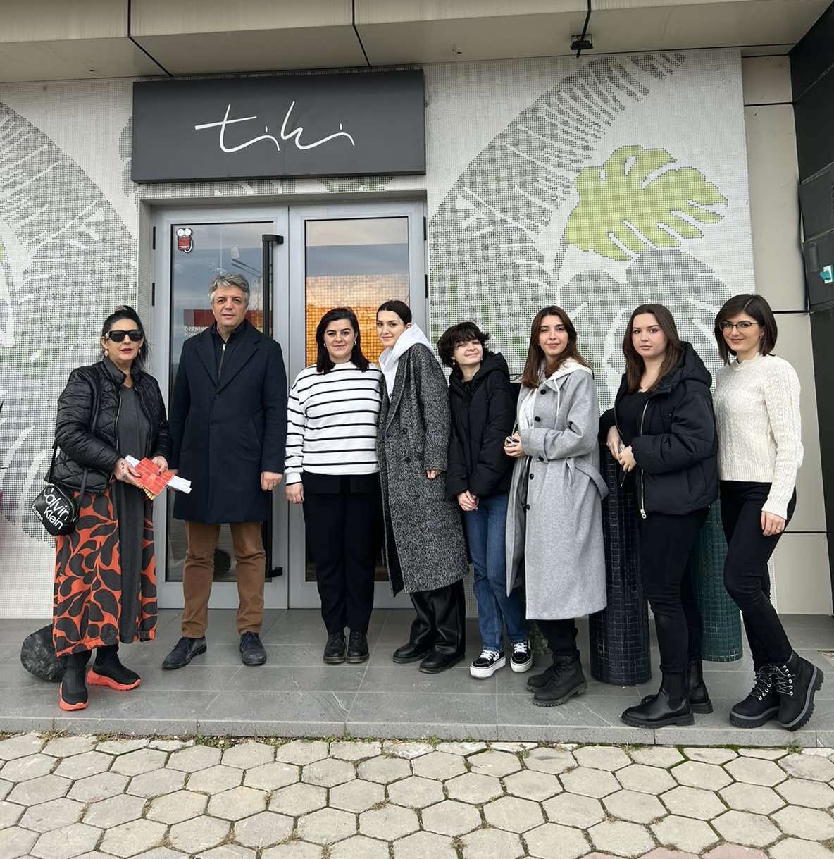 Studentët e Dizajnit të Integruar në UBT zhvilluan një vizitë studimore në Showroom-in “Tiki Design”