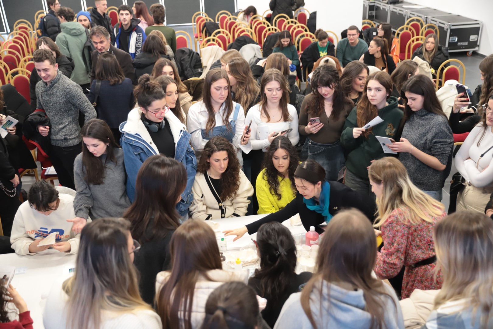 Në UBT u mbajt punëtoria “Ngjyrosje dhe ekspozitë tradicionale japoneze”