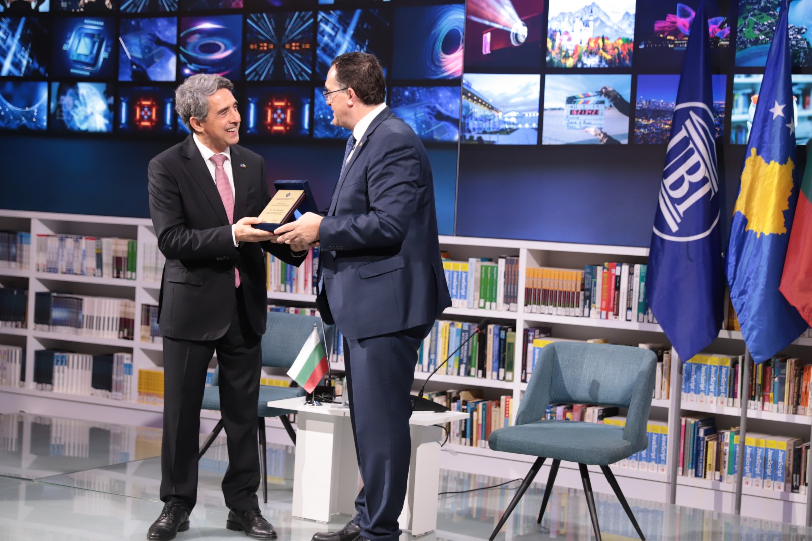 UBT ndau çmimin e nderit “Leadership Excellence Award” për ish-presidentin e Bullgarisë, Rosen Plevneliev