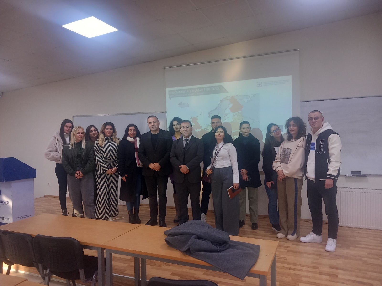 Kastriot Këpuska zhvilloi një ligjëratë tematike rreth ndikimit të fondit kosovar për garanci kreditore në zhvillimin e agrobiznesit për studentët e UBT-së