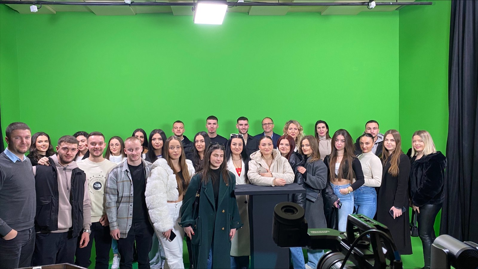 Studentët e Menaxhmentit, Biznesit dhe Ekonomisë në UBT vizituan kompaninë “Gjirafa”