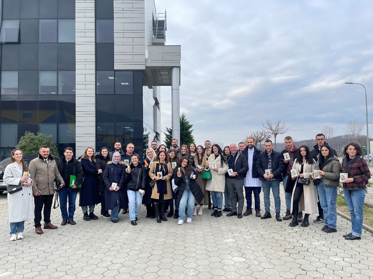 Studentët e Shkencave dhe Teknologjisë së Ushqimit në UBT kanë realizuar vizitë studimore në kompaninë “Golden Eagle”