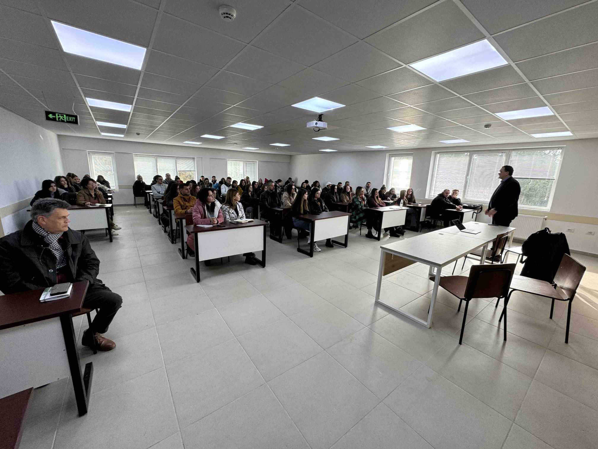 Rector Hajrizi delivered a lecture on intelligent systems, sustainability, and marketing 4.0 in Korçë
