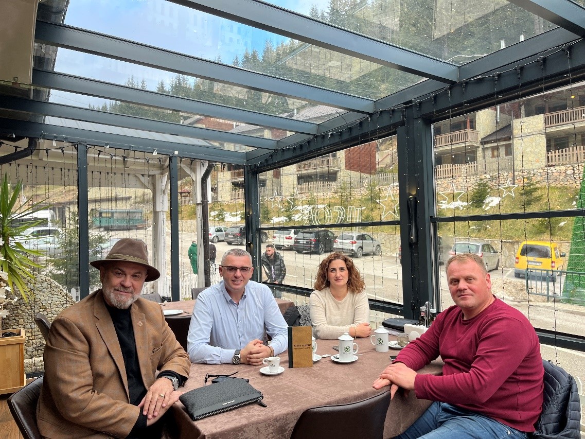 Profesorë të UBT-së zhvilluan një takim koordinues me përfaqësues të industrive dhe shoqatave të fushës së turizmit