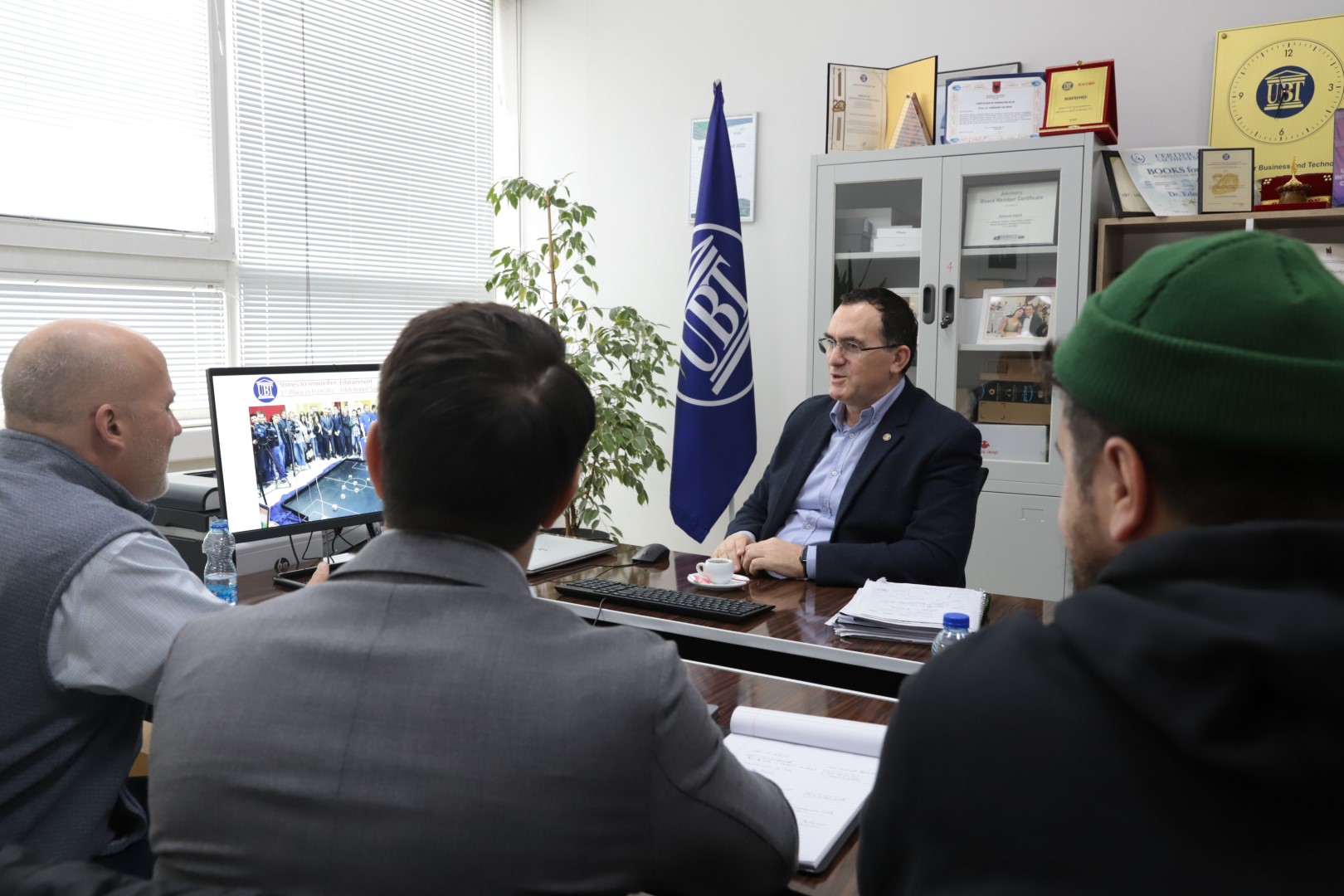 Rektori Hajrizi priti në takim përfaqësuesit e kompanisë amerikane XponentL Data