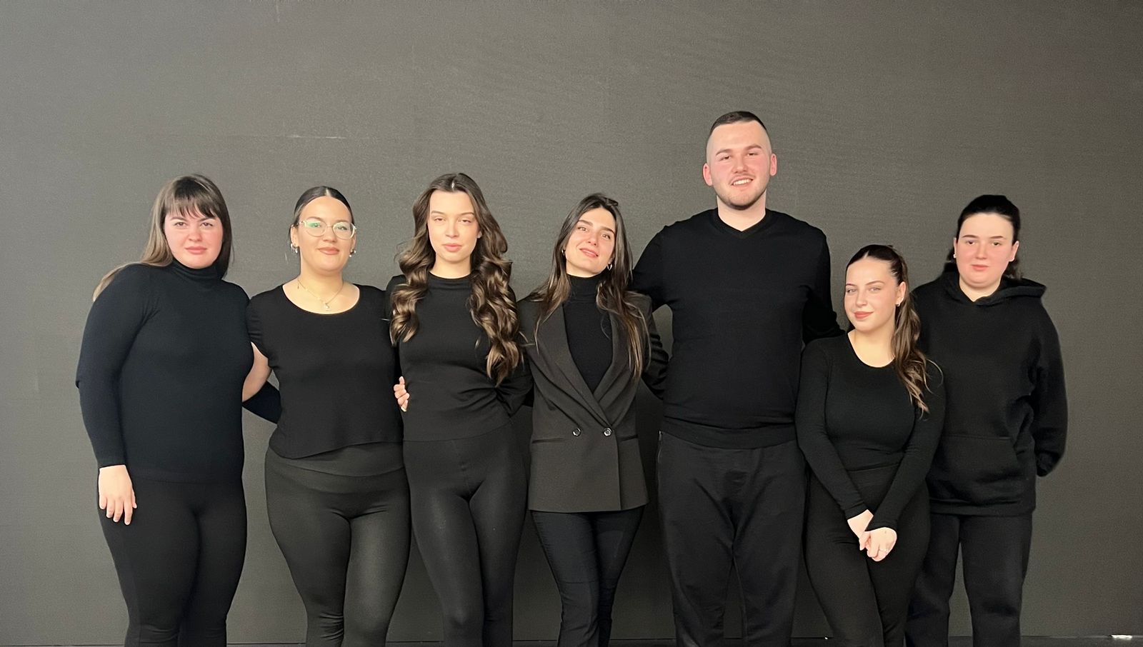 Studentët e Fakultetit Muzikë Moderne, Prodhimi Digjital dhe Menaxhimi zhvilluan një performancë në skenë