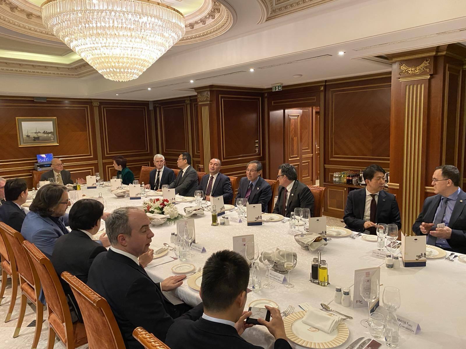 Rektori Hajrizi ishte i ftuar në një darkë pune nga Ambasadori i Japonisë në Kosovë