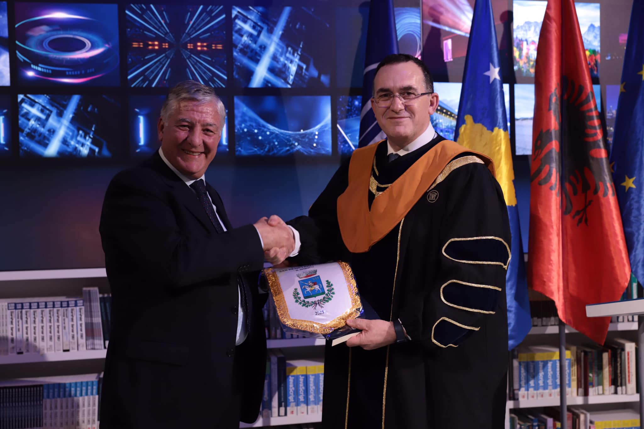 UBT ndau çmimin “Leadership Excellence Award” për Dr. Ernesto Madeo për kontributin në ruajtjen e identitetit kombëtar shqiptar, me fokus në Kalabri dhe ndër arbëreshët e Italisë