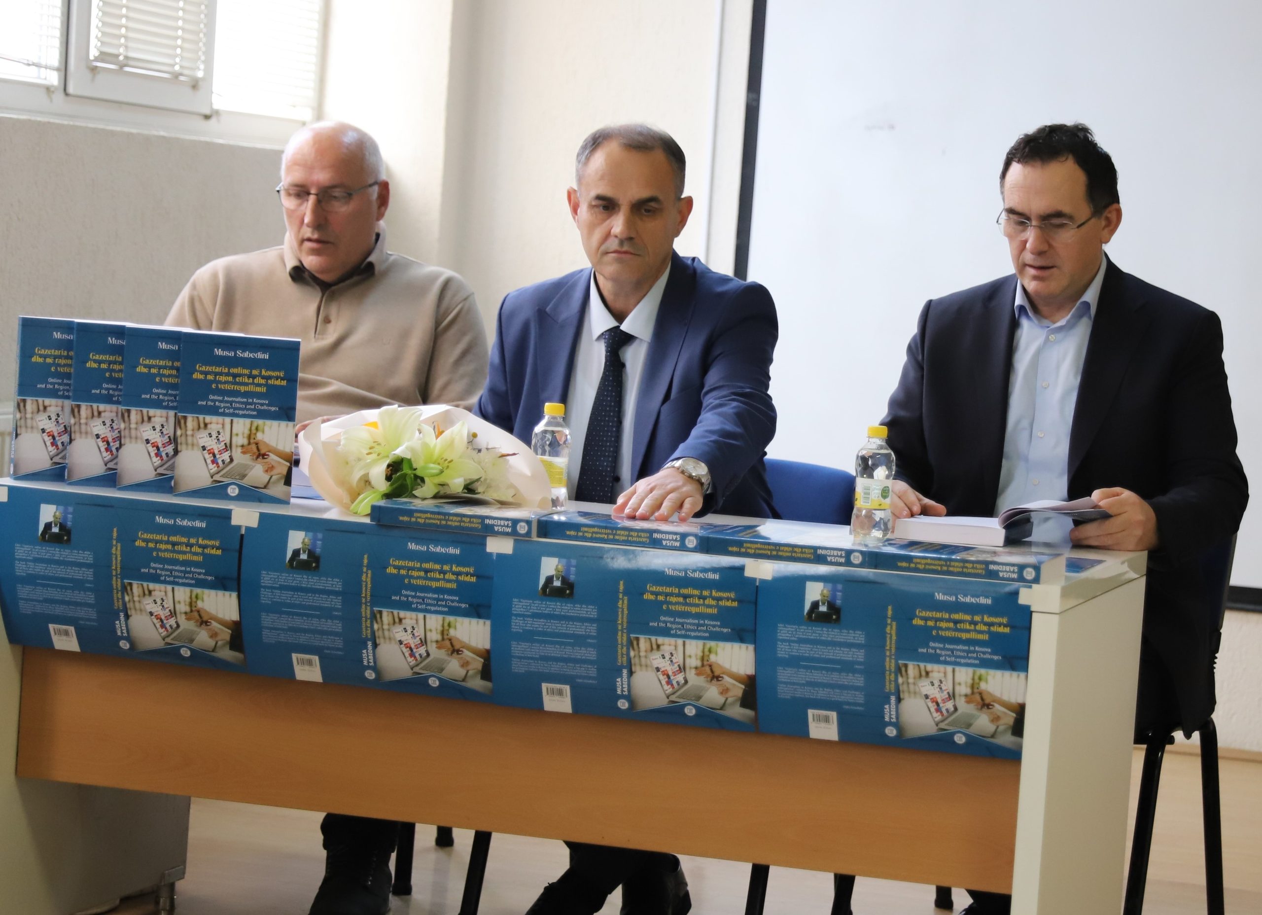 Në UBT promovohet libri “Gazetaria Online në Kosovë dhe në rajon, etika dhe sfidat e vetërregullimit”, i autorit Musa Sabedini – një libër voluminoz për fushën e gazetarisë