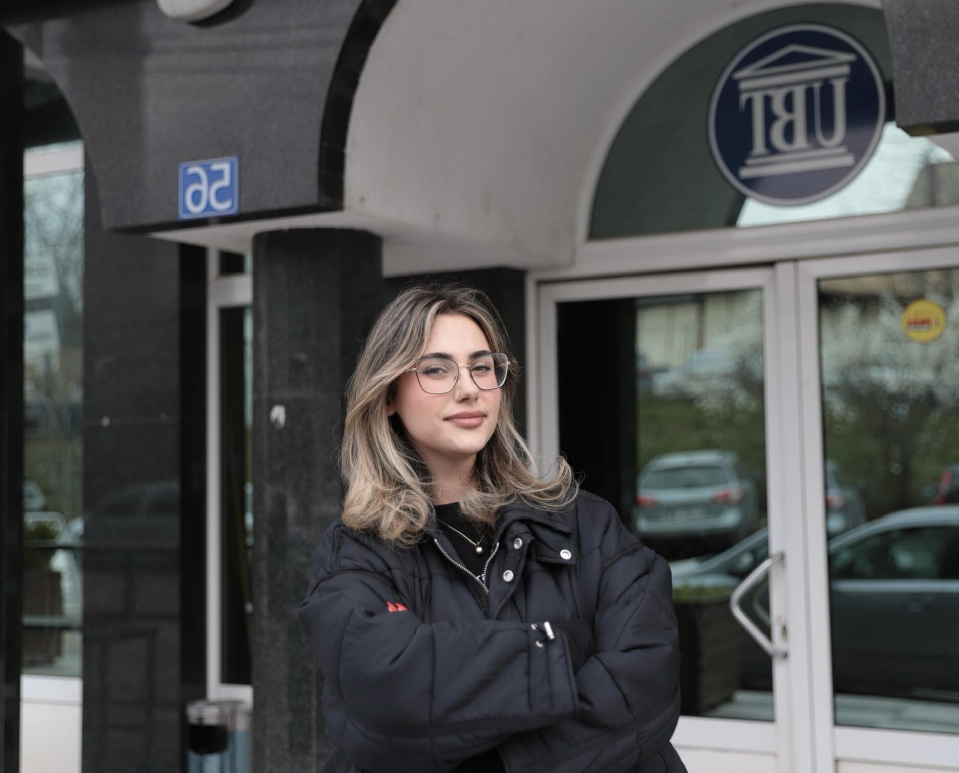 Studentja e Shkencave Politike në UBT, Dea Berisha punësohet në Portalin UBTnews