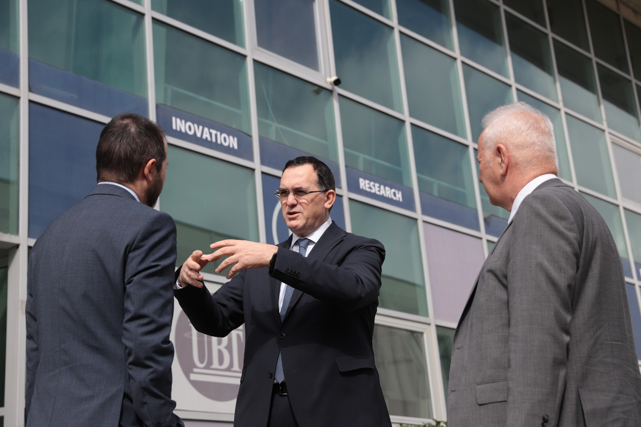 Zëvendës-shefi i Zyrës Greke në Kosovë, Georgios Kranias vizitoi UBT-në