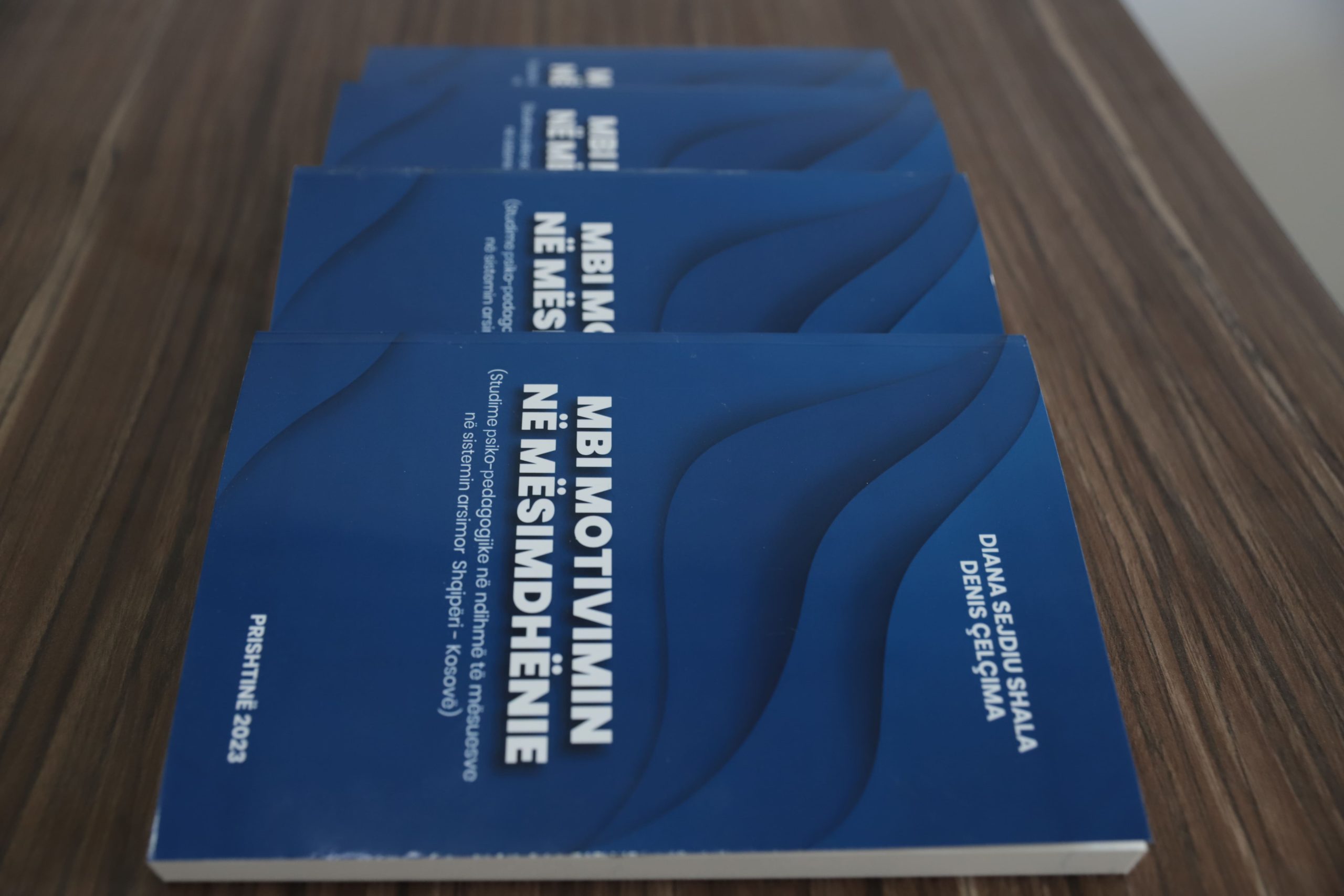 Profesoreshat e UBT-së, Diana Sejdiu Shala dhe Denis Çelçima, botojnë librin “Mbi Motivimin në Mësimdhënie” (Studime psiko-pedagogjike në ndihmë të mësuesve në sistemin arsimor Shqipëri-Kosovë)