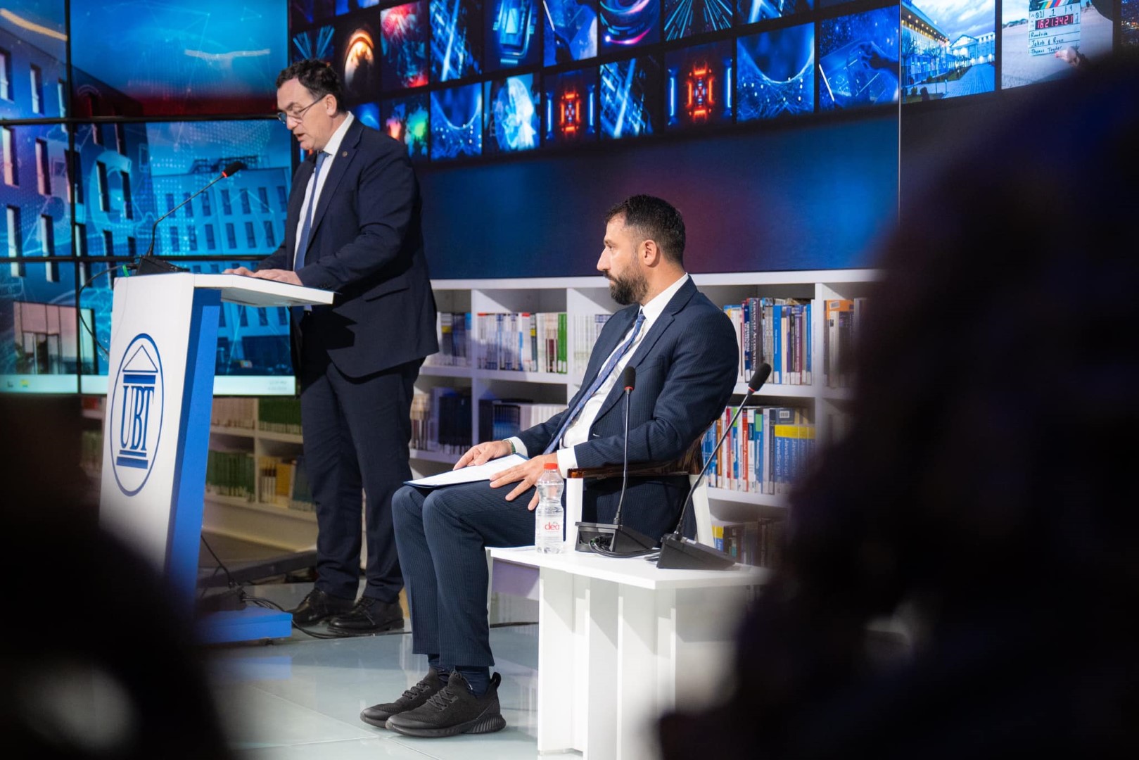 Ministri i Administrimit të Pushtetit Lokal, Elbert Krasniqi diskutoi me studentët e UBT-së rreth sfidave dhe mundësive të zhvillimit të qëndrueshëm lokal