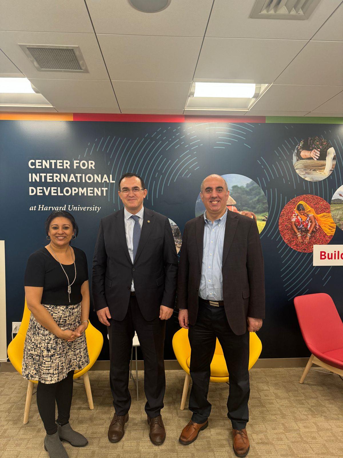 Rektori Hajrizi takon Drejtoreshën Ekzekutive të Qendrës për Zhvillim Ndërkombëtar në Kennedy School dhe në Harvard University, Fatema Z. Sumar – flasin për mundësinë e bashkëpunimit mes dy institucioneve