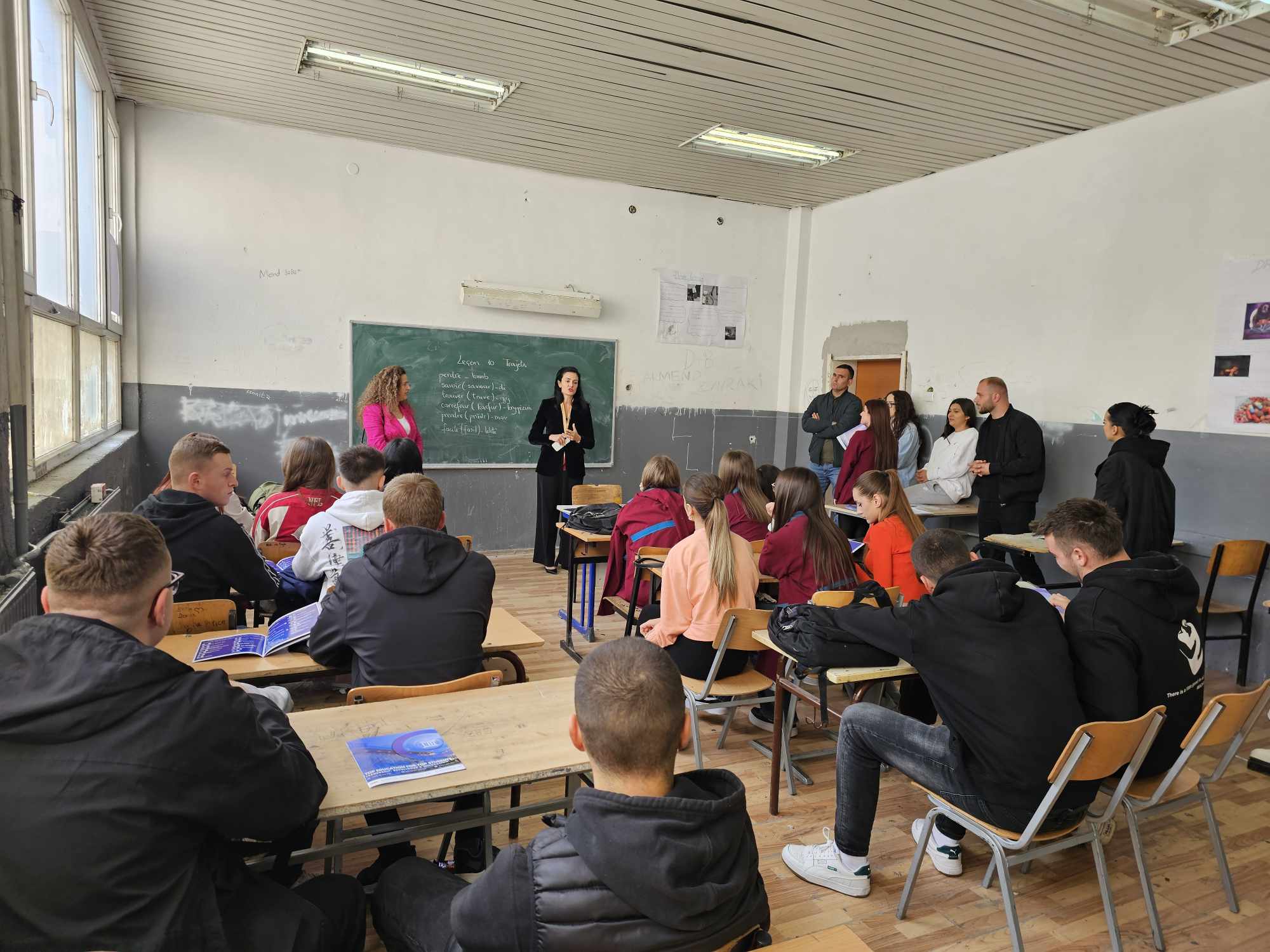 Qendra e Karrierës në UBT zhvilloi një sesion informues me maturantët e Gjimnazit “Dr. Shaban Hashani” në Ferizaj