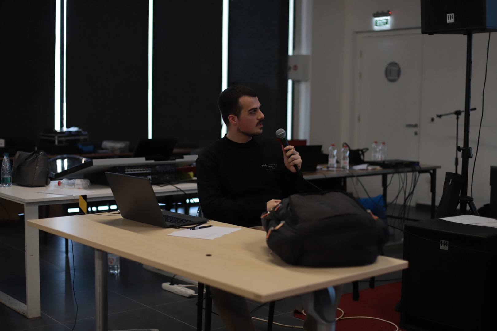 Ish-studenti i UBT-së, Durim Klaiqi zhvilloi një ligjëratë tematike në kuadër të Javës së Artit dhe Dizajnit në UBT