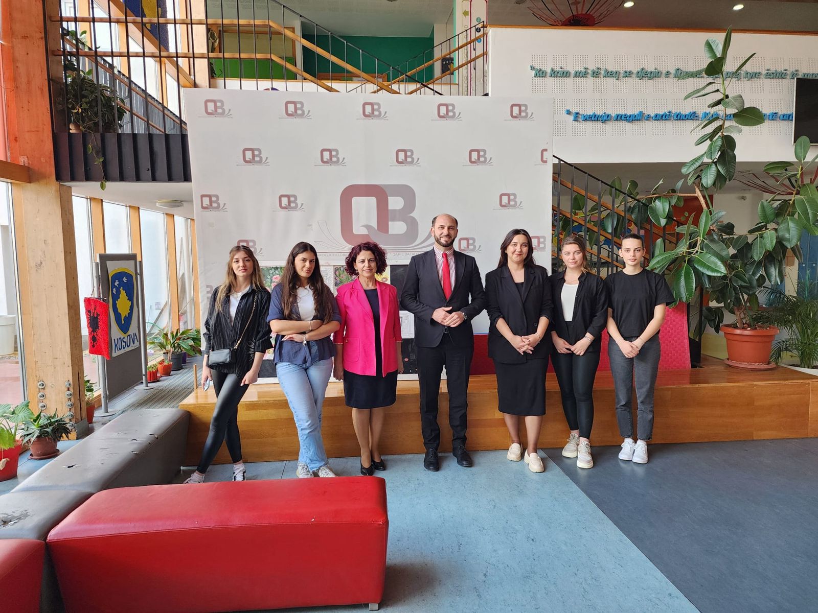 Studentët e Fakultetit të Psikologjisë vizitojnë SH.F. M. U. “Qamil Batalli” në Prishtinë