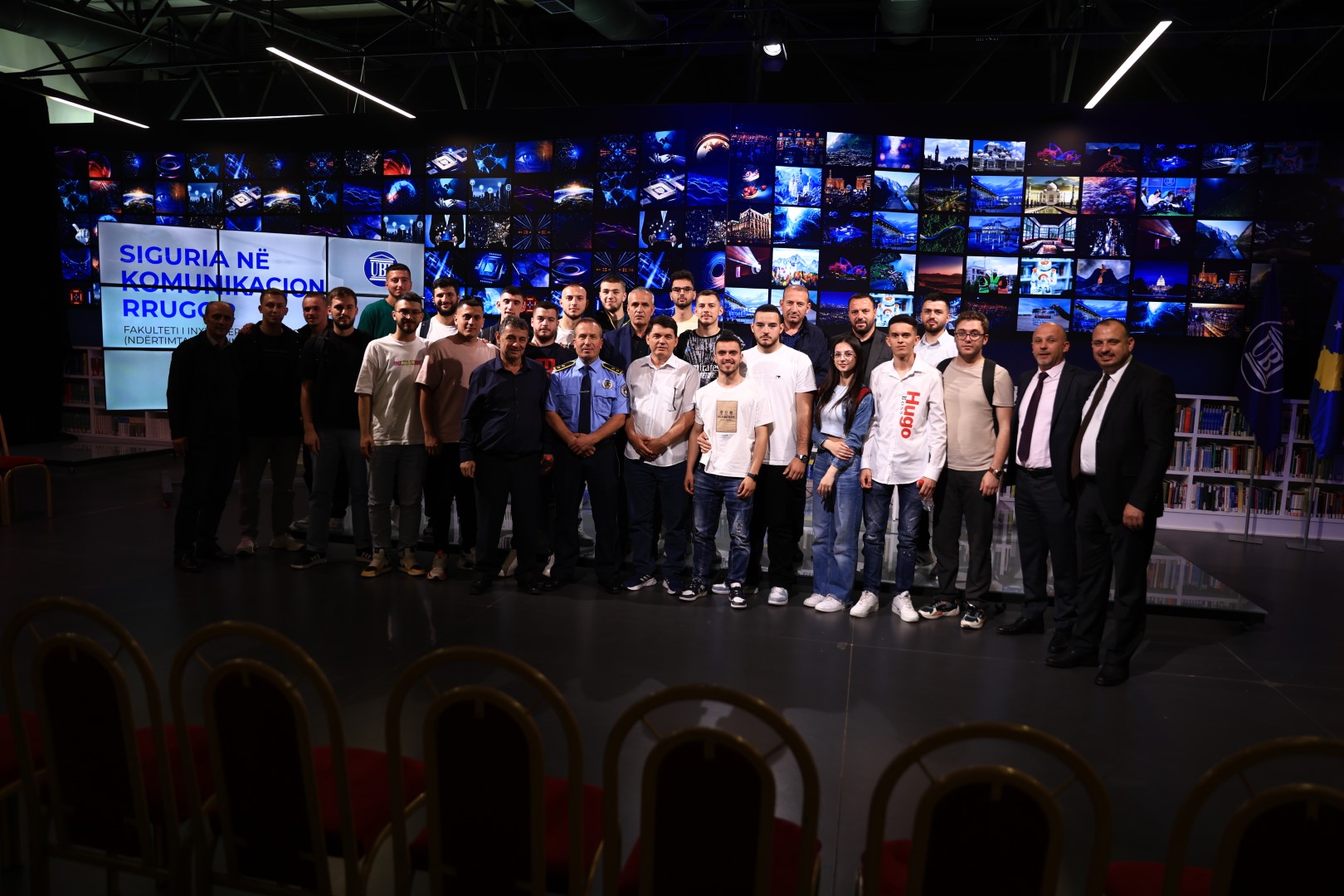 Në UBT u organizua një debat diskutimi për sigurinë në komunikacionin rrugor