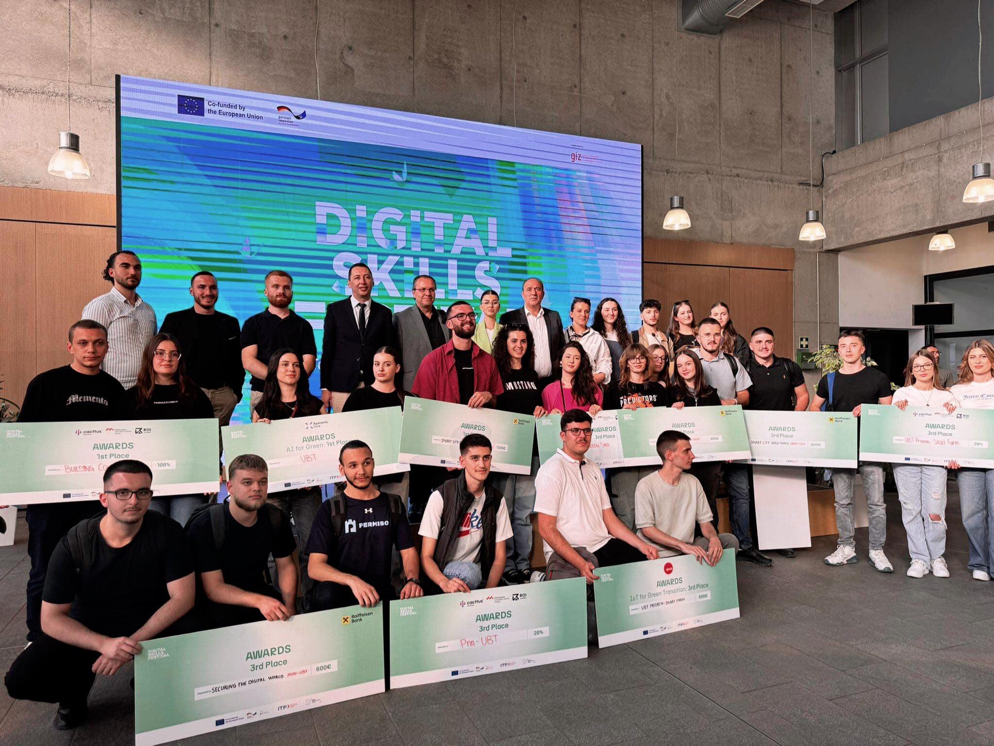 Studentët e UBT-së triumfojnë në disa kategori në Festivalin e Shkathtësive Digjitale në ITP