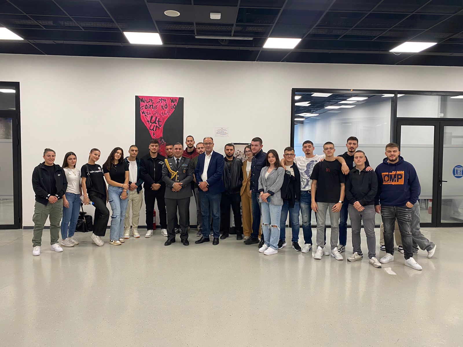 Këshilltari Ushtarak i Presidentes së Republikës, Gjeneral Brigade, Sefer Isufi mbajti një ligjëratë tematike për studentët e UBT-së