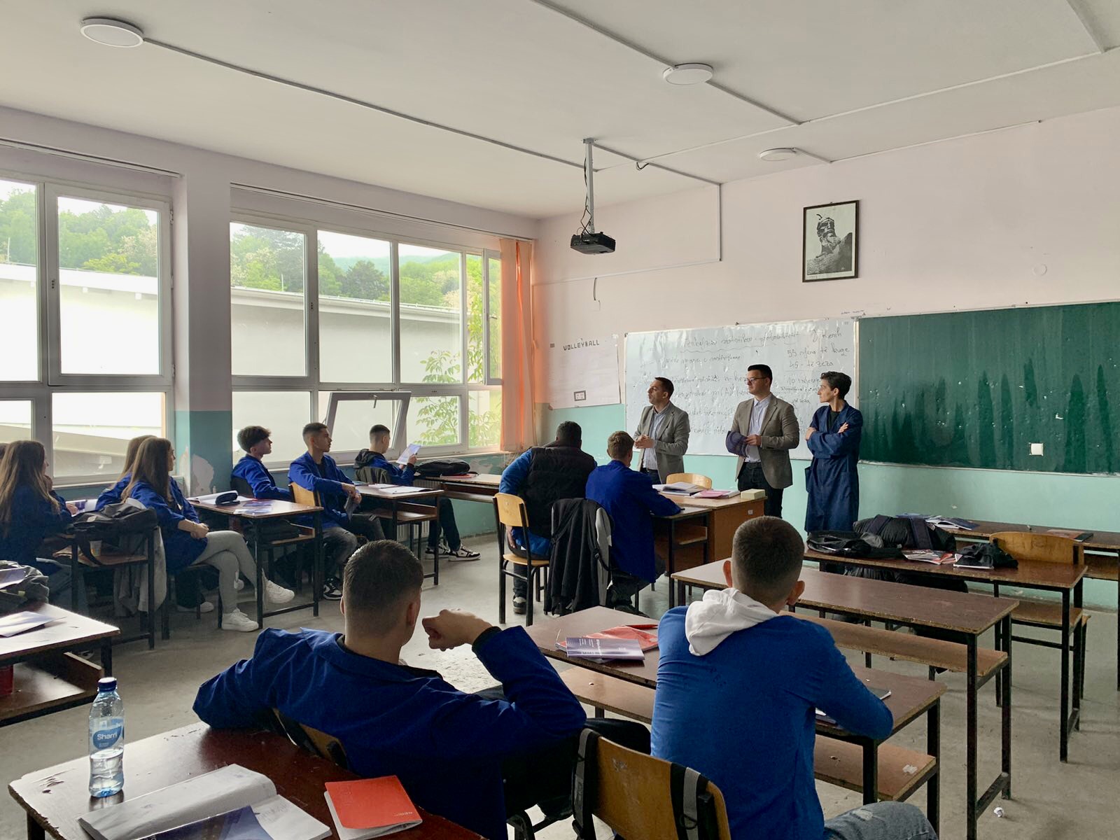 Maturantët e Deçanit përzgjedhin UBT-në për studime, institucionin më të ranguar në rajon