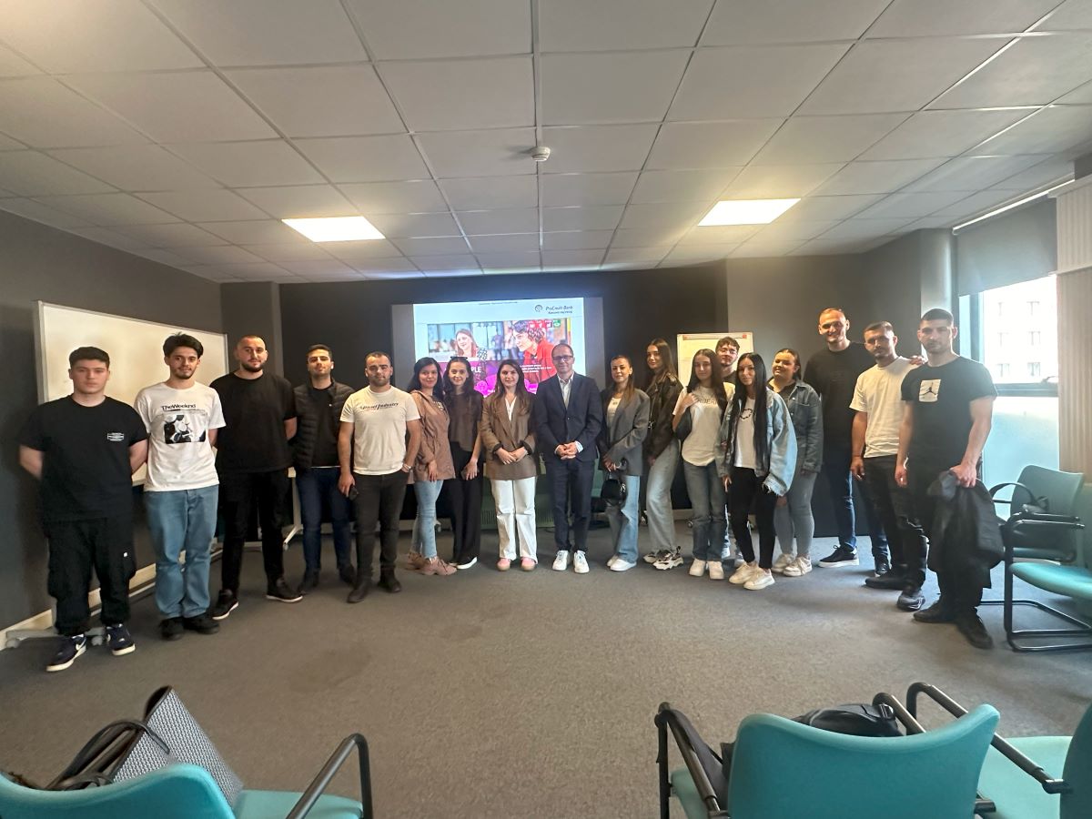 Studentët e Menaxhmentit, Biznesit dhe Ekonomisë në UBT zhvilluan një vizitë studimore në Procredit Bank