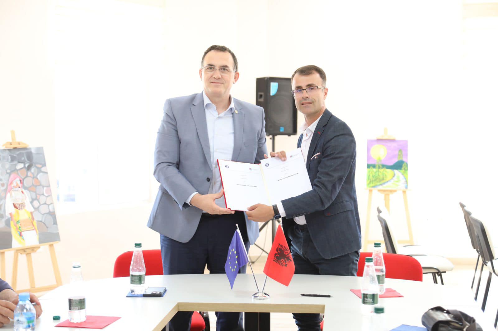 UBT vazhdon të zgjerojë bashkëpunimin me bashkitë e Shqipërisë, nënshkruan marrëveshje bashkëpunimi edhe me Bashkinë e Kukësit
