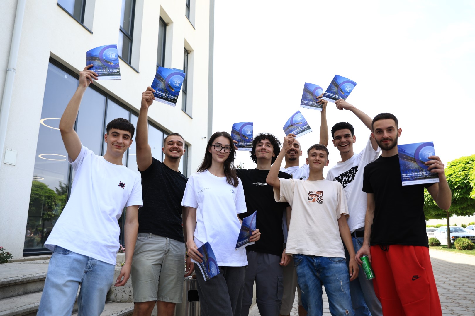 Maturantë të shumtë nga e gjithë Kosova vizituan Qytetin e Mençur të UBT-së