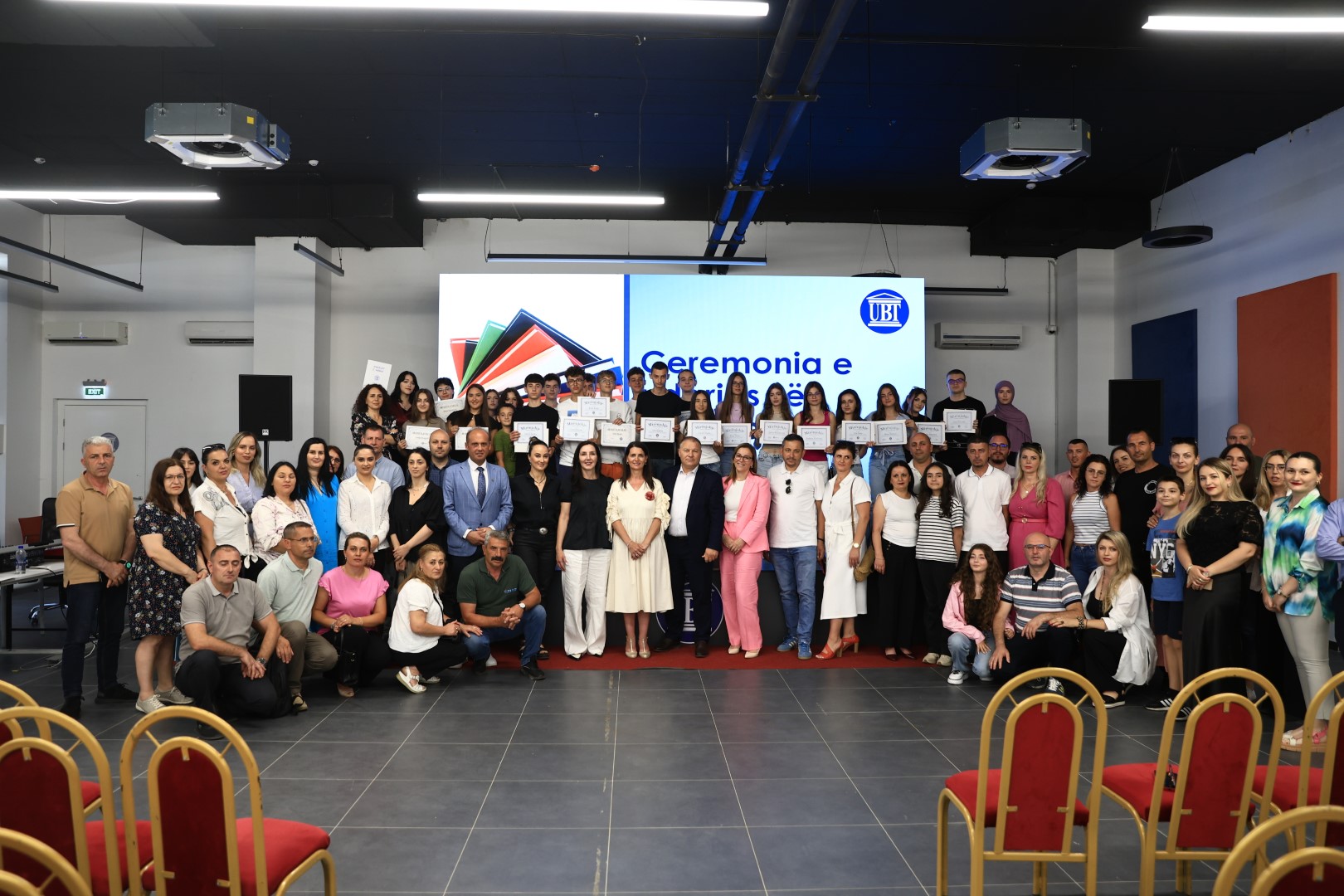 U ndanë mirënjohje për nxënësit e dalluar të shkollave të UBT-së