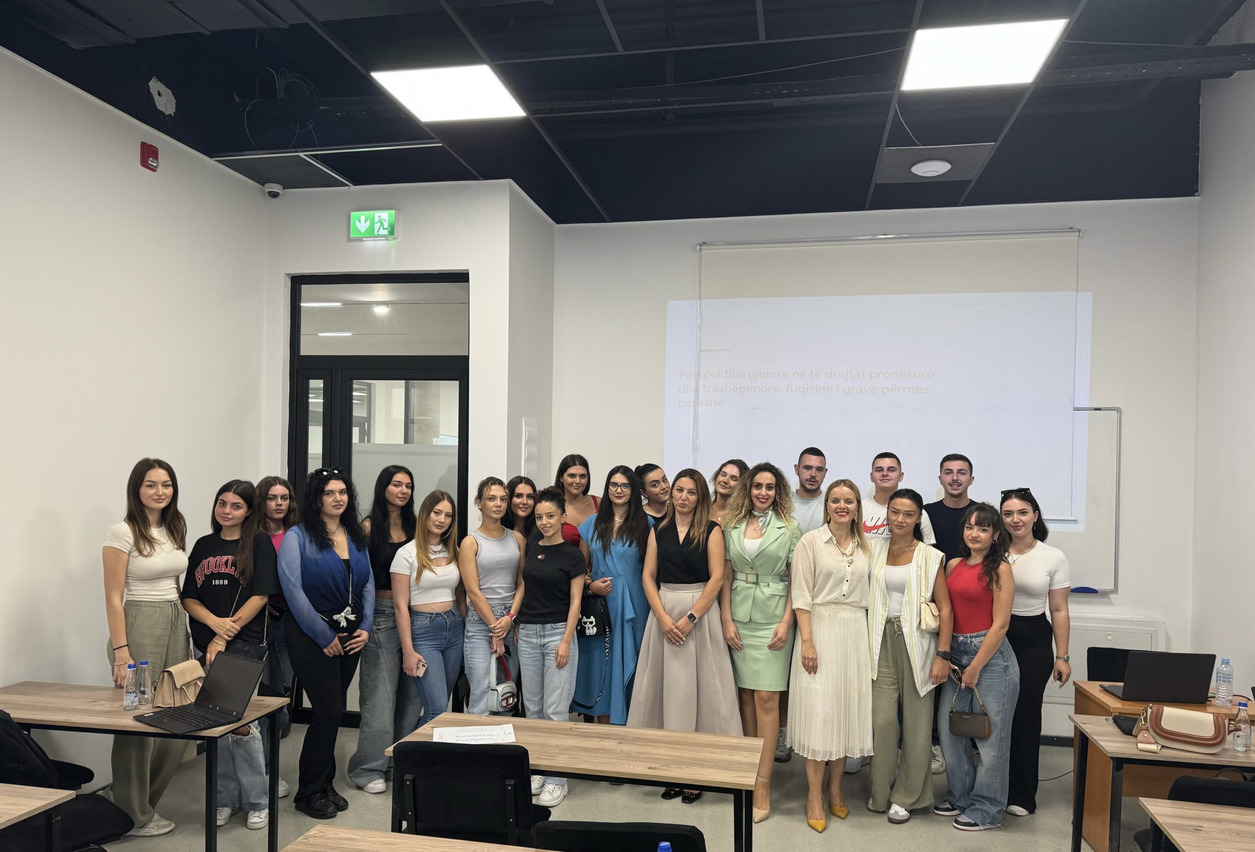 Fillon Akademia Verore e Juridikut – ekspertët vendorë dhe ndërkombëtarë diskutojnë për të drejtat e grave në Kosovë