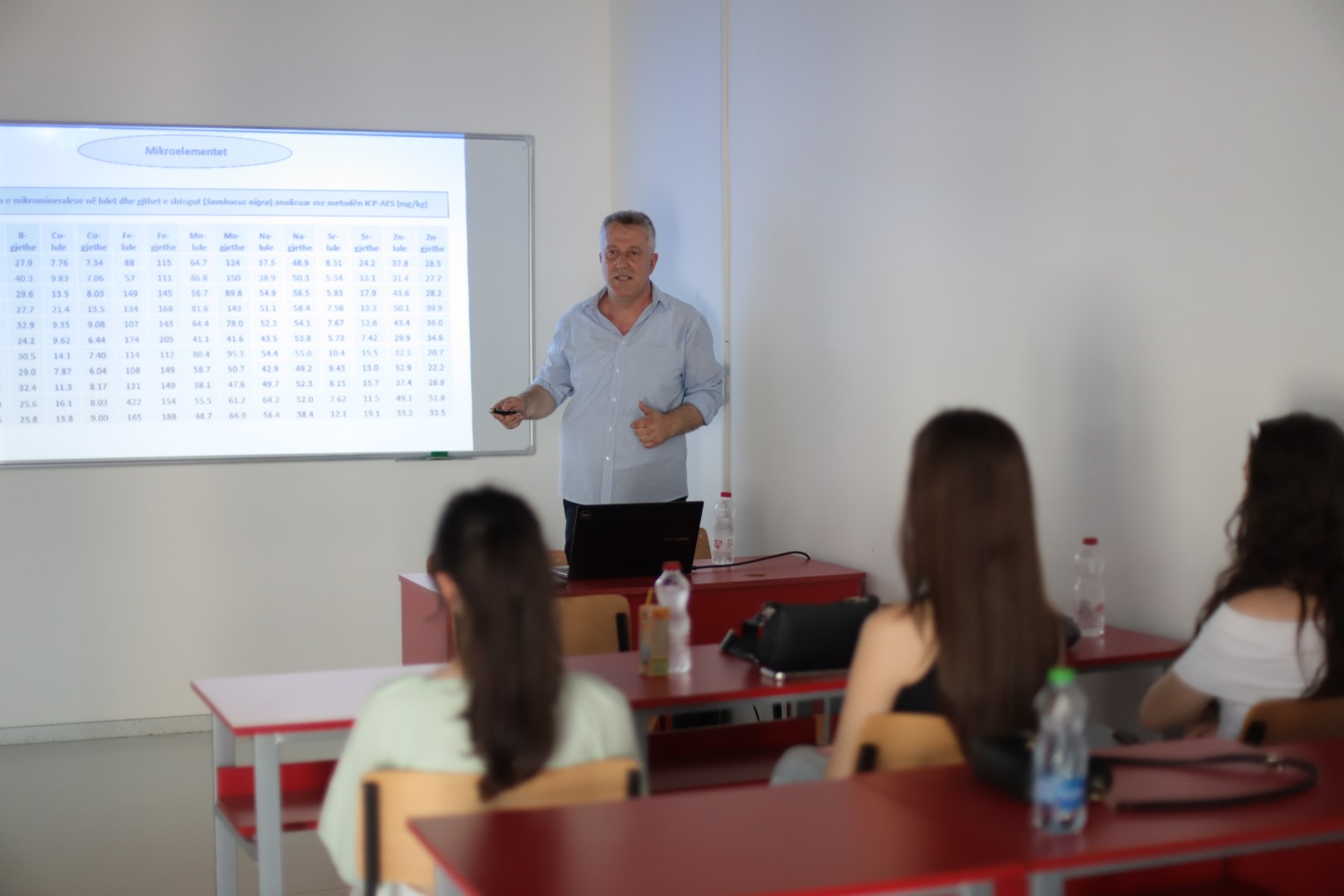 Akademia Verore e Fakultetit të Farmacisë pasurohet me shumëllojshmëri temash e aktivitetesh