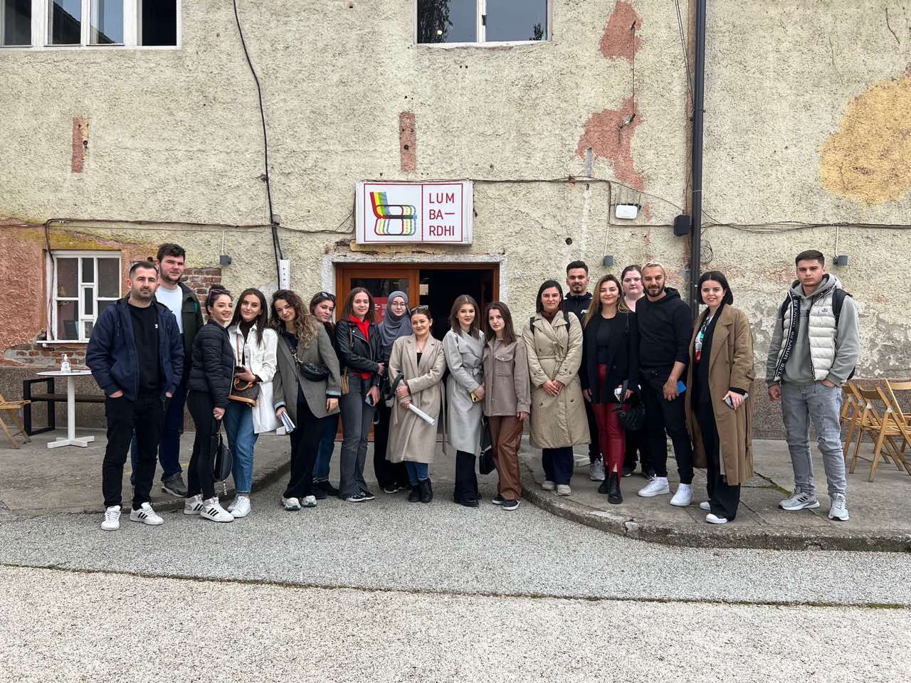 Studentët e UBT-së përgatisin projektin “Smart City Guide” që udhëzon turistët dhe vizitorët në Dokufest në Prizren