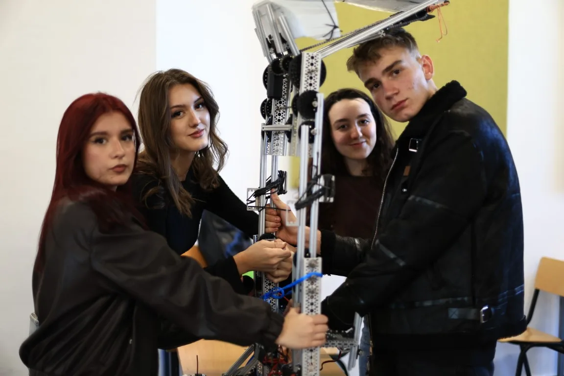 Kosova e gatshme për garën ndërkombëtare të Robotikës në Greqi
