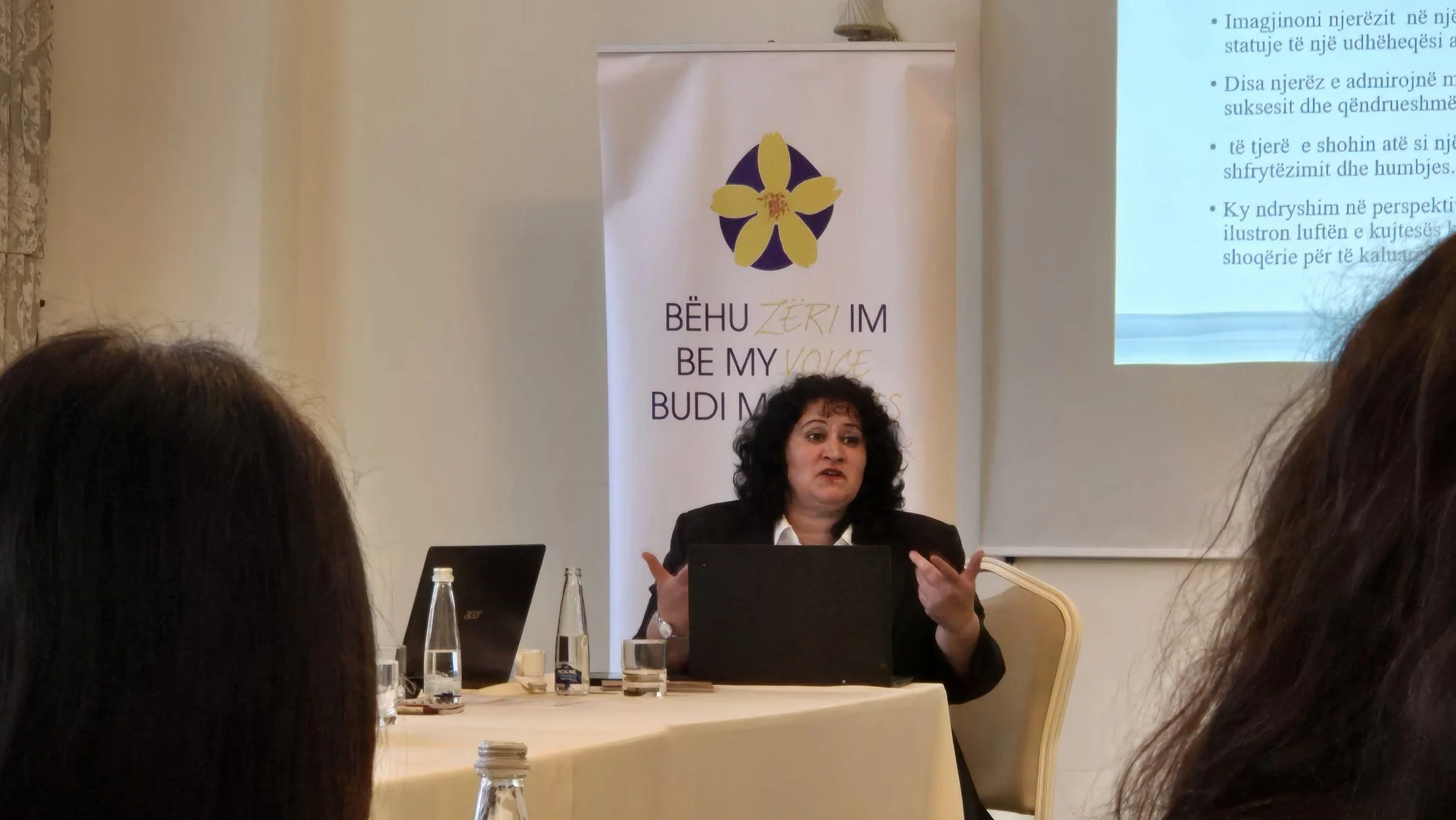 Fakulteti i Psikologjisë në UBT: Edukim për të mbijetuarit e dhunës seksuale