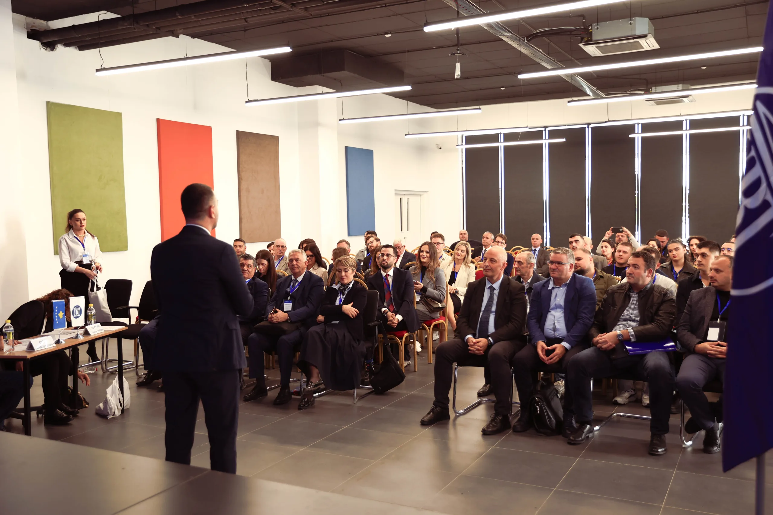Inxhinierët dhe akademikët bashkohen në UBT për të diskutuar sfidat në inxhinierinë civile në Konferencën e 13-të Ndërkombëtare të Inxhinierisë Civile
