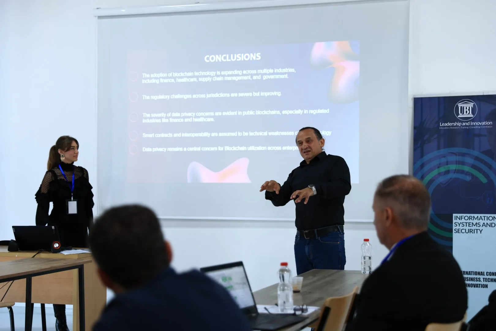 Diskutime mbi inteligjencën artificiale dhe teknologjitë moderne në Konferencën e Sistemeve të Informacionit dhe Sigurisë në UBT