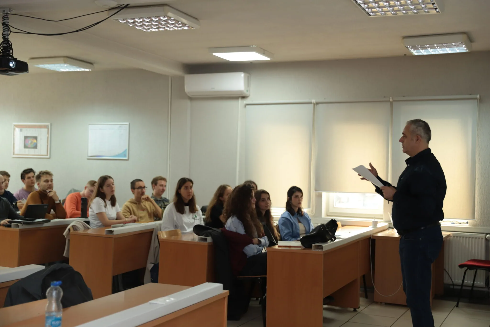 Integrimi i lumit në hapësira publike: UBT mirëpret ekspertët universitarë nga Gjermania