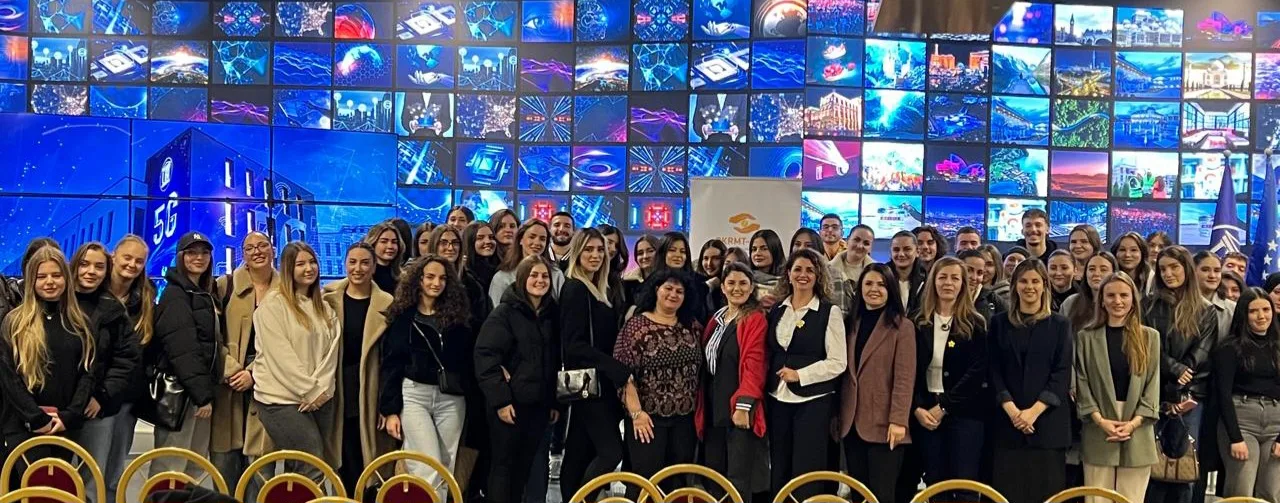  UBT dhe QKRMT organizuan ligjëratë për shënimin e fushatës “16 Ditët e Aktivizmit Kundër Dhunës në Baza Gjinore”