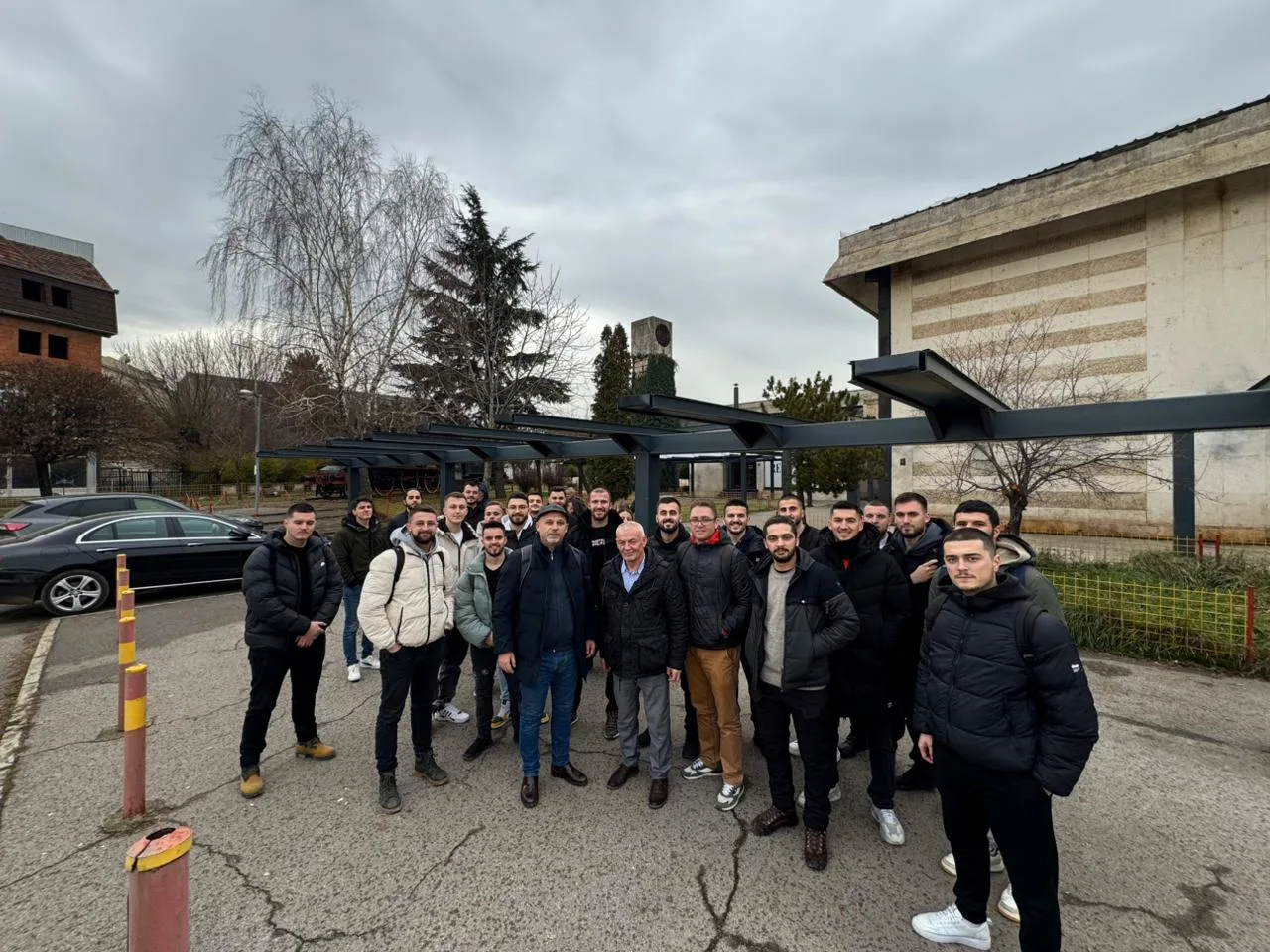 Studentët e Fakultetit të Inxhinierisë së Ndërtimit dhe Infrastrukturës vizitojnë Stacionin Hekurudhor në Fushë Kosovë