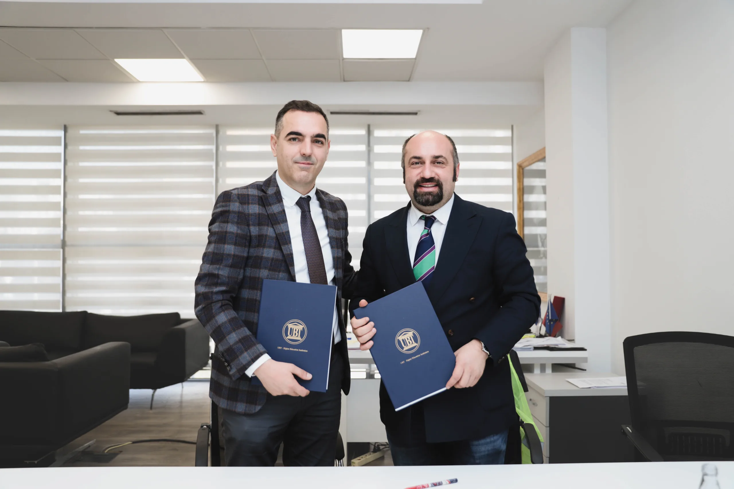 Nënshkruhet marrëveshje bashkëpunimi ndërmjet UBT-së dhe Komunës së Prishtinës