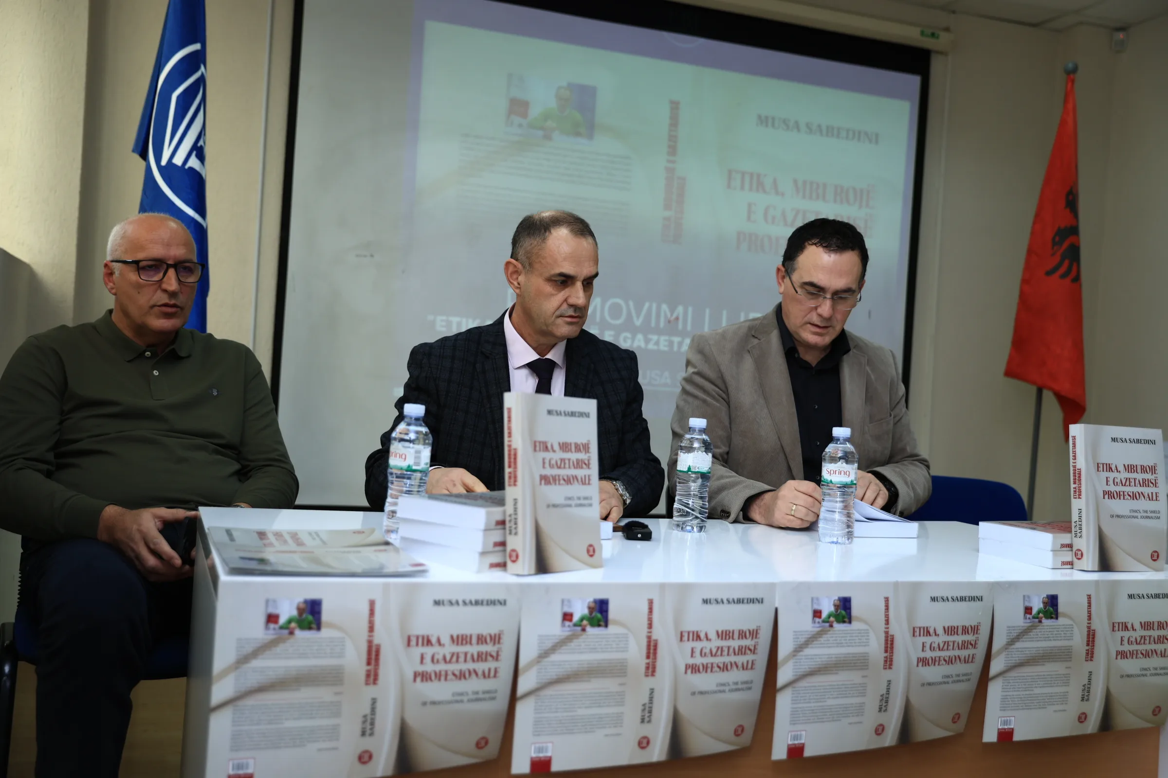 Në UBT u mbajt promovimi i librit të ri “Etika, mburojë e gazetarisë profesionale” të autorit, gazetarit, publicistit dhe profesorit Musa Sabedini