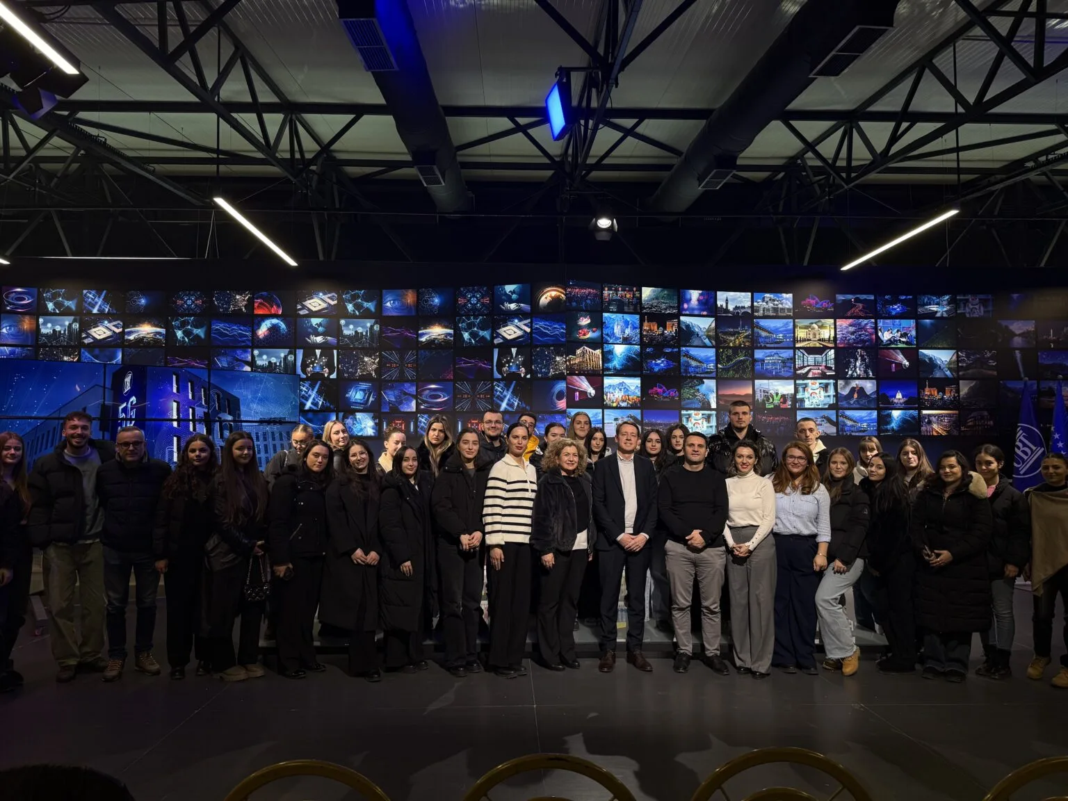 Zëvendës Ambasadori i Britanisë në Kosovë, Dr. Paul O’Connor, flet për mundësitë e punës përmes gjuhës angleze me studentët e UBT-së