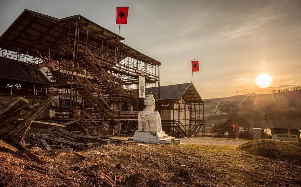 Rektori Hajrizi: Epopeja e UÇK-së, reflektim i thellë për dashurinë ndaj atdheut